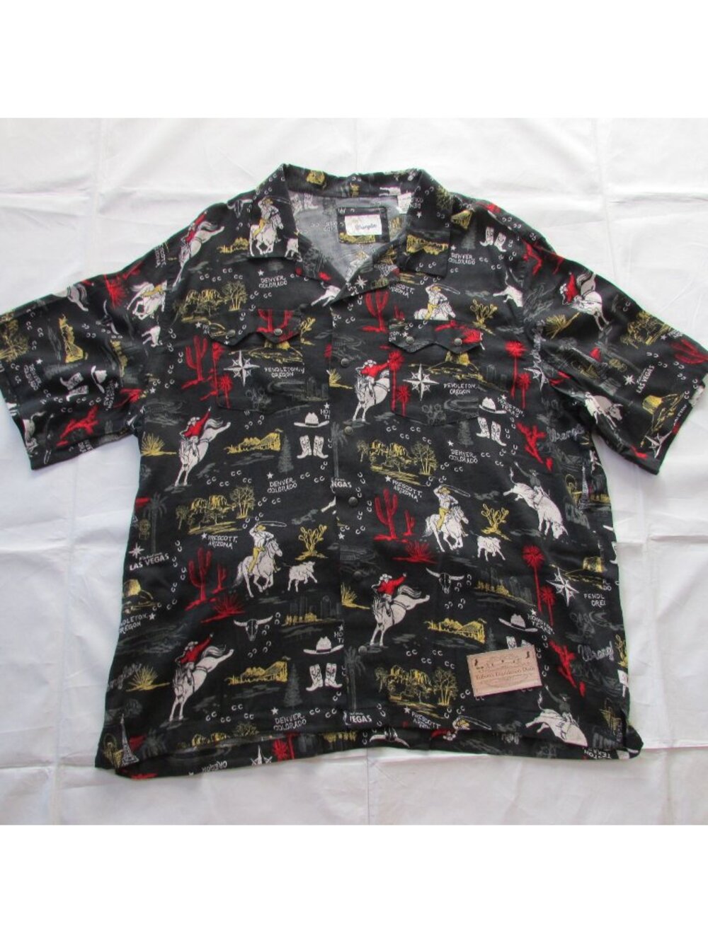 NWOT Wrangler Men's XXL Short Sleeve Coconut Cabana Cowboy Western Print Shirt B